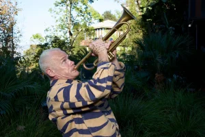 legendarni basista Red Hot Chili Peppers, predstavlja svoj prvi solo album