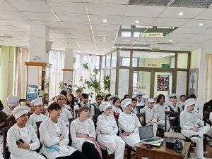 Puratos u poseti srednjoškolcima